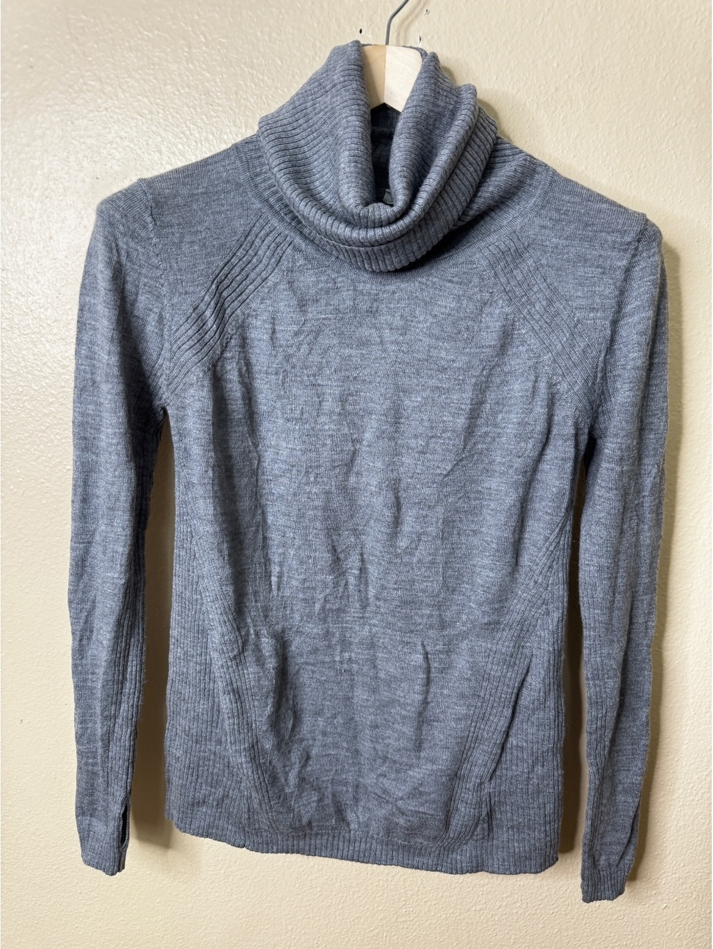 Lululemon Sweater Womens 6 Gray Merino Wool Turtleneck Front Pocket